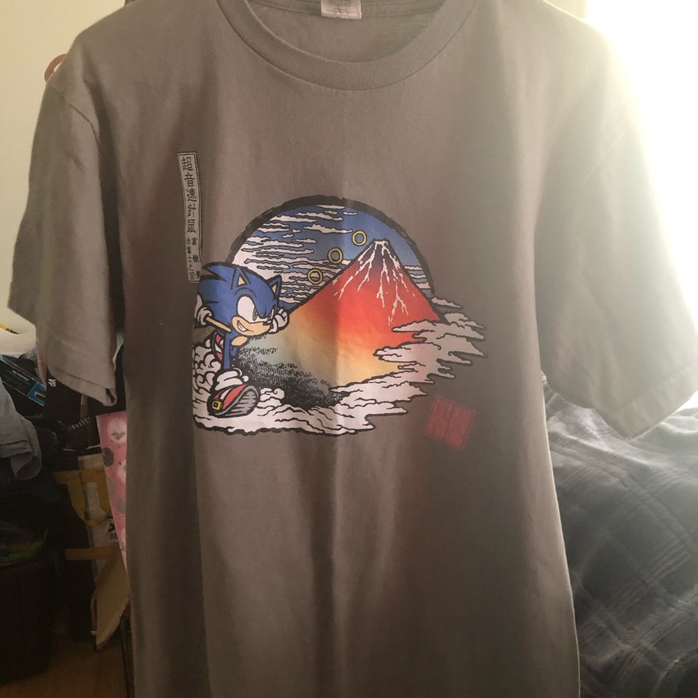 Sonic the Hedgehog Graphic Tee - Gray with Blue & Red Art